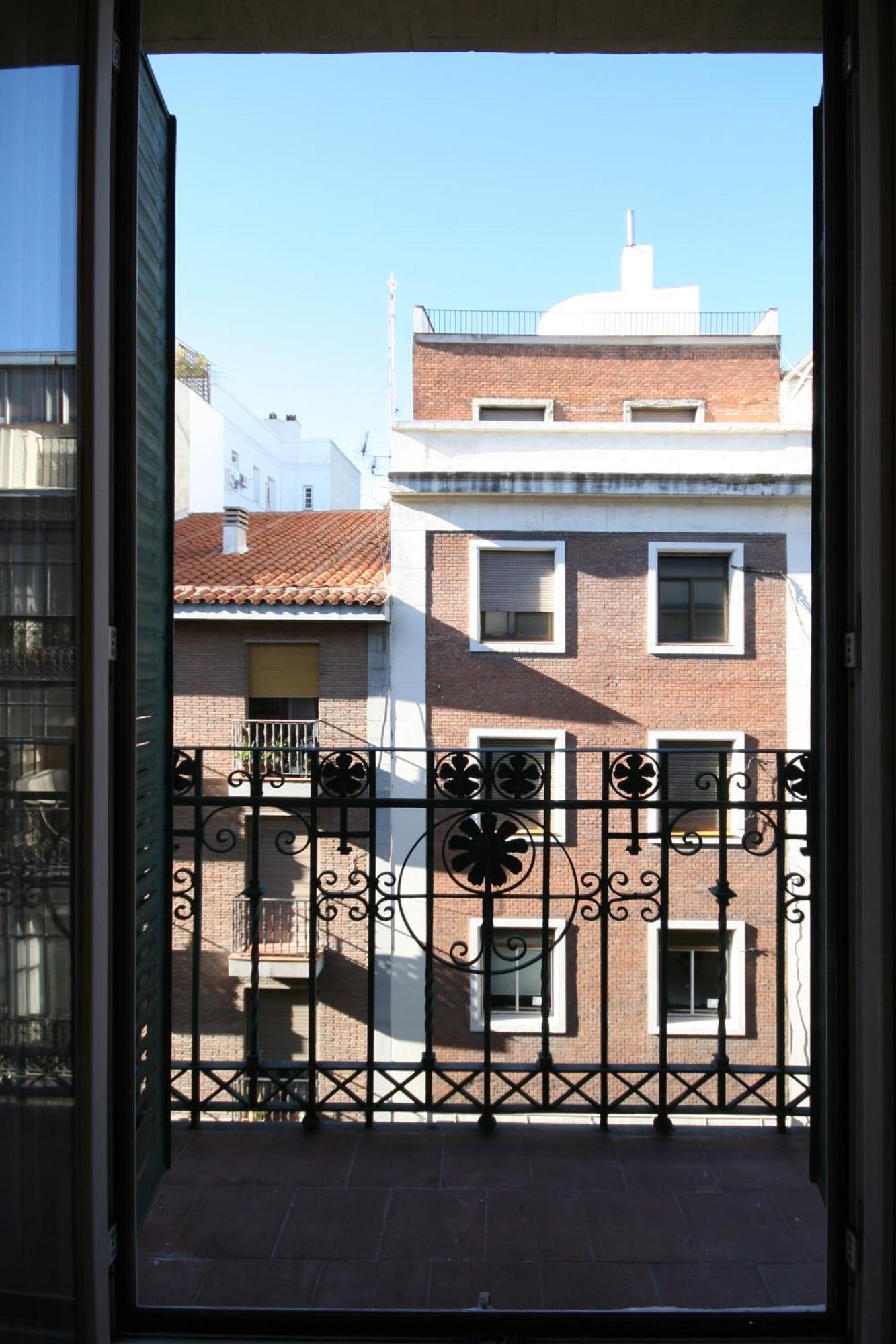 Ch Bueno Hotel Madrid Exterior photo